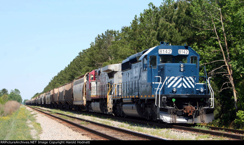 HLCX 8142 leads a CSX grain train